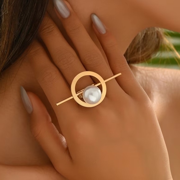 Anthropologie Jewelry - NEW Elegant Pearl Ring. 💍 Trendy Ring